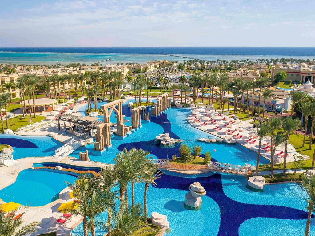Rixos Pool